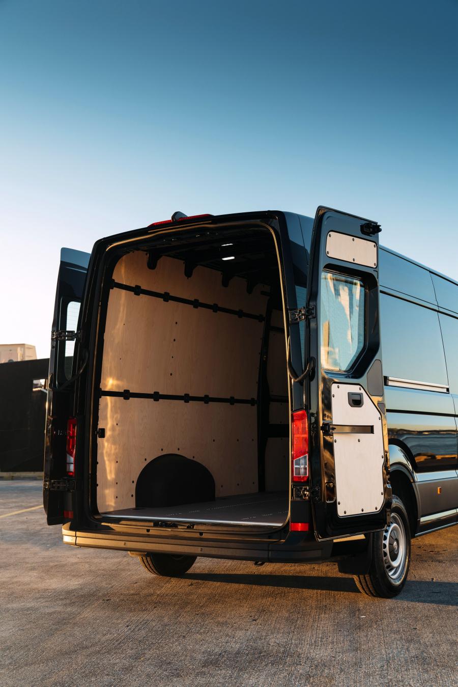 Багажник Volkswagen Crafter High Roof Van LWB 2018 года  (AU) (фото 20 из 28)